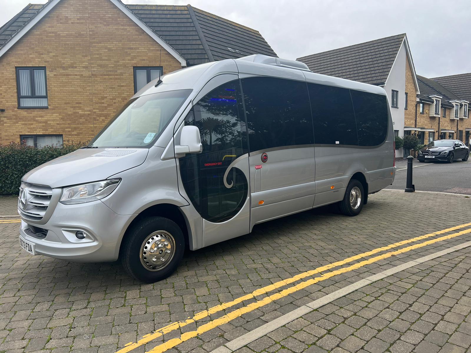 Why Hire a 16 Seater Minibus for Your Next Family Trip?