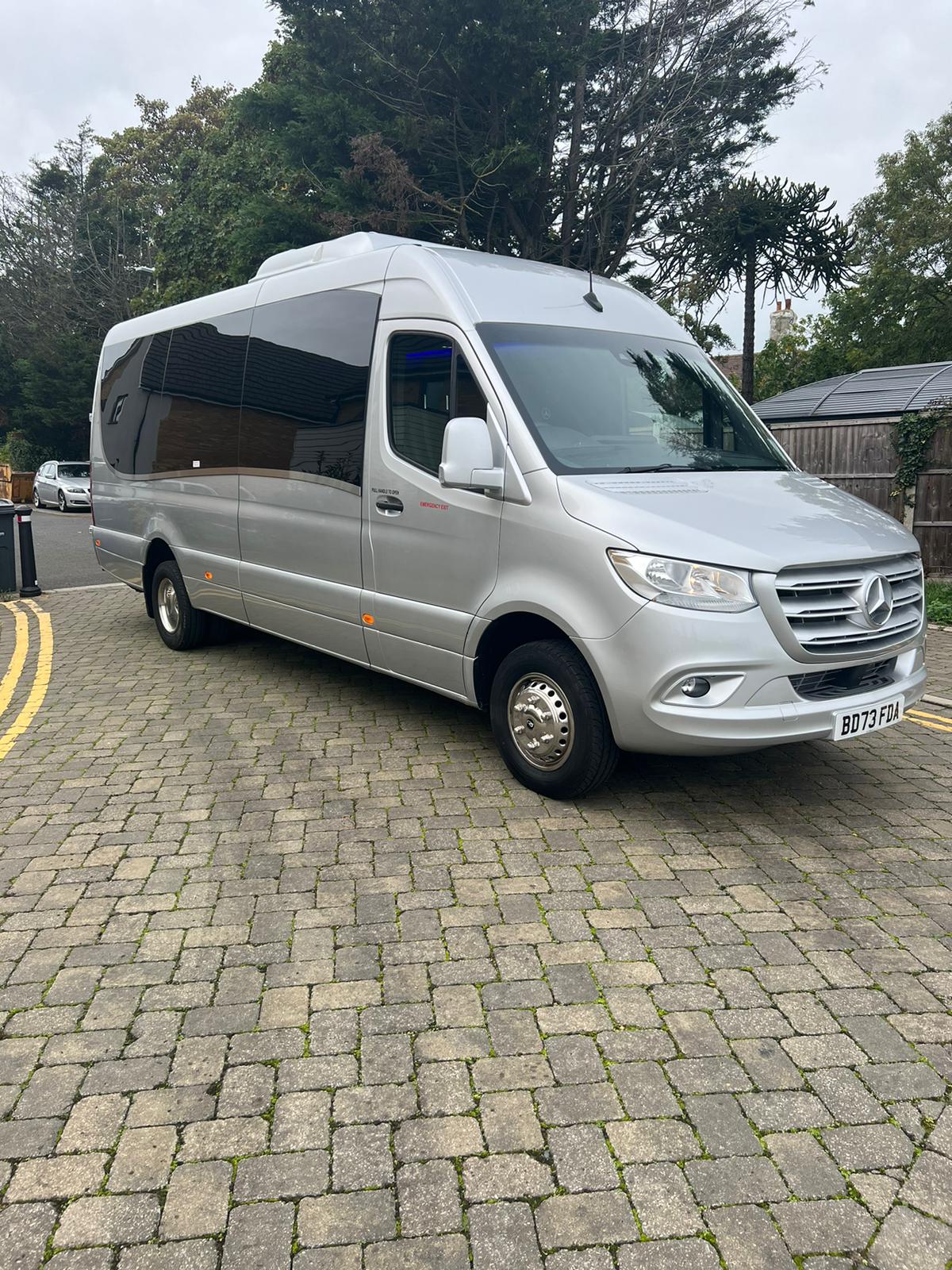 How to Find the Best 16 Seater Minibus Hire in Nottingham