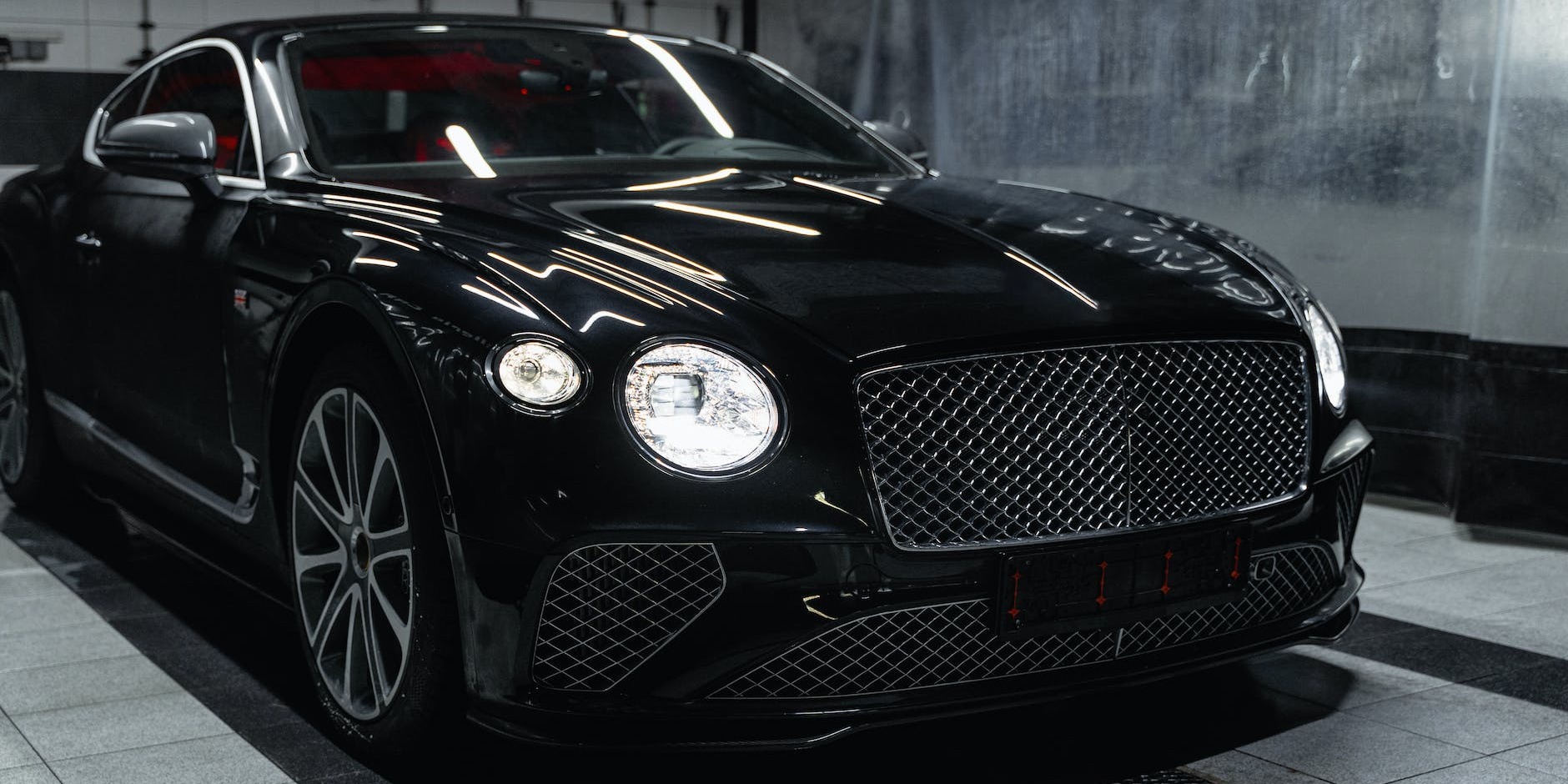How to Experience Ultimate Luxury with a Bentley on Your Weekend Getaway in Strathclyde