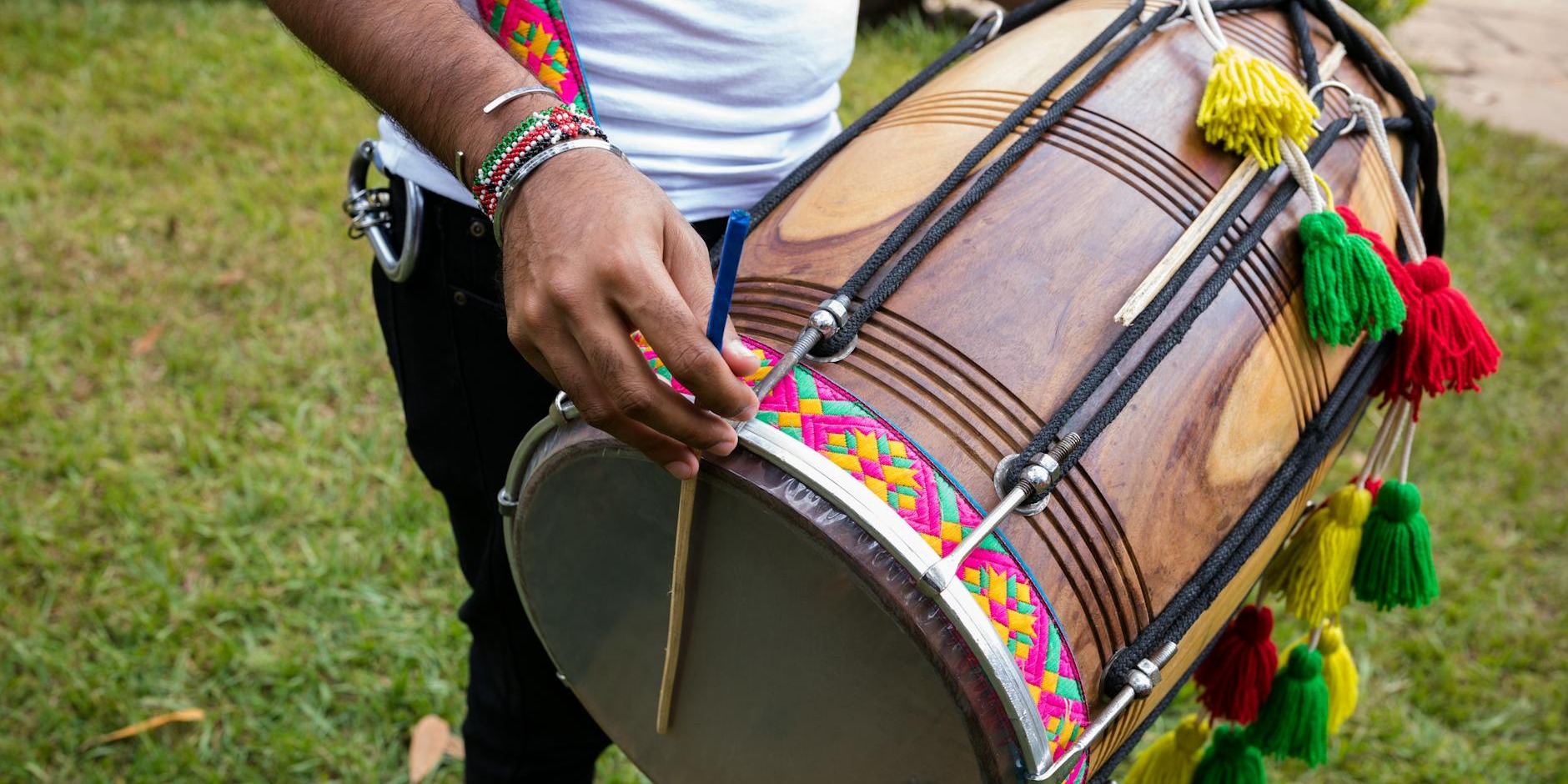 Dhol Player in Bristol: How to Book Dholis in Bristol Area