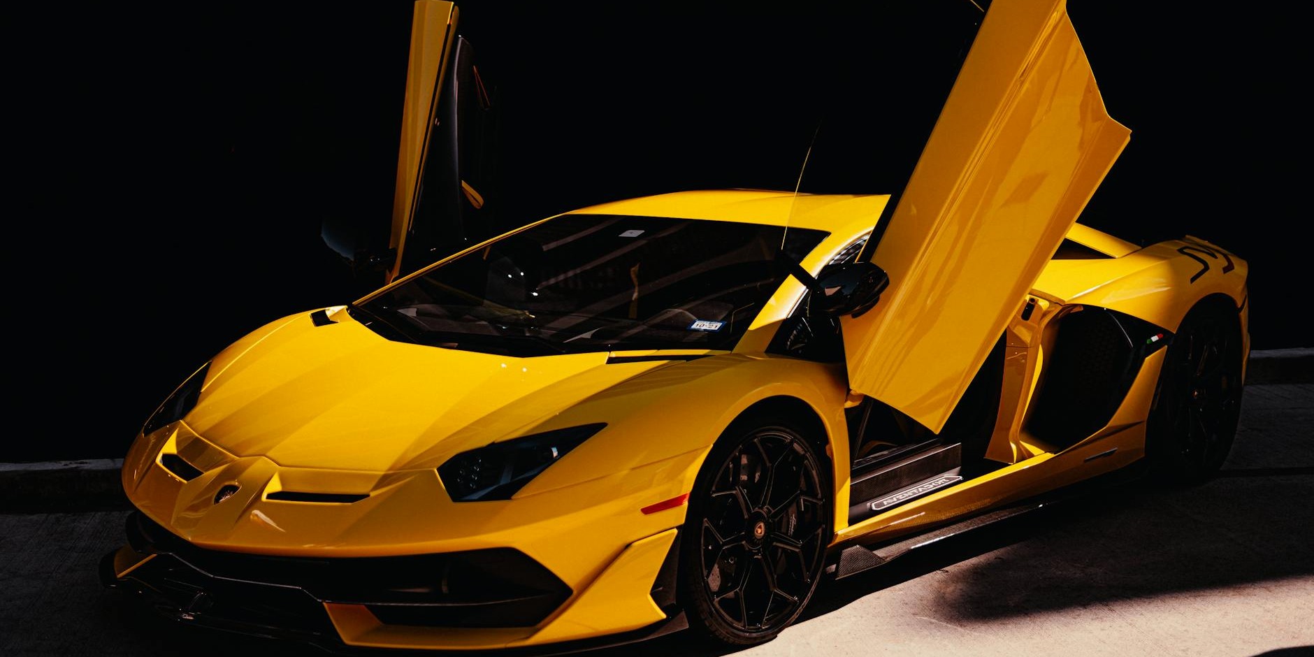 How to Hire a Lamborghini for the Ultimate UK Road Trip Experience