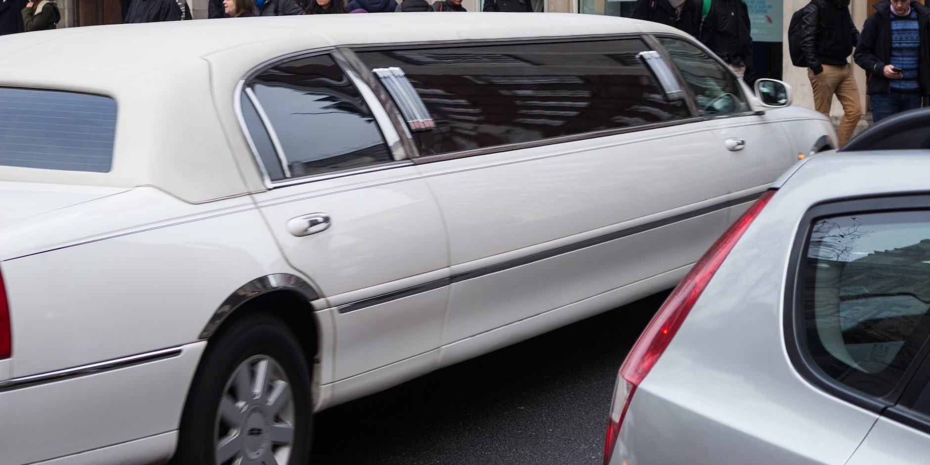 Top Tips for Choosing the Perfect Limo for Your Event