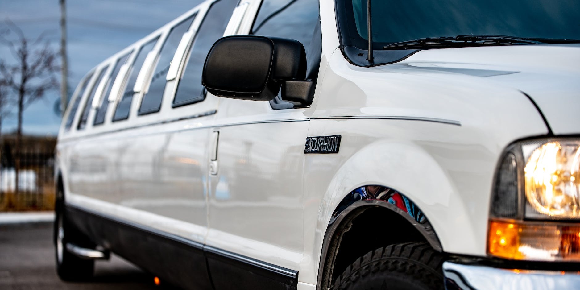 The Benefits of Choosing a Luxury Limo for Your Next Special Occasion