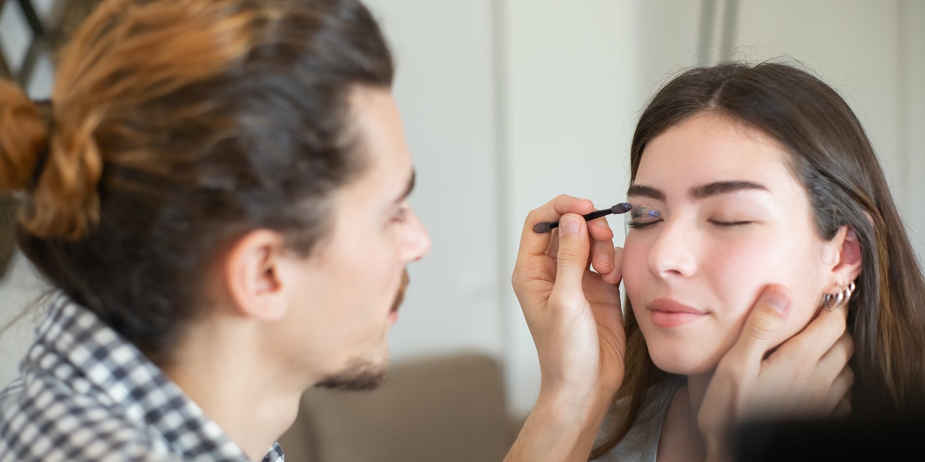Finding Your Perfect Makeup Artist in Alva: A Guide to Enhancing Your Beauty