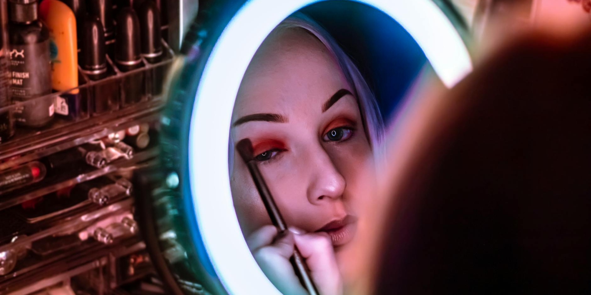 Gigi Hadid's Flair for Holographic Eyeliner
