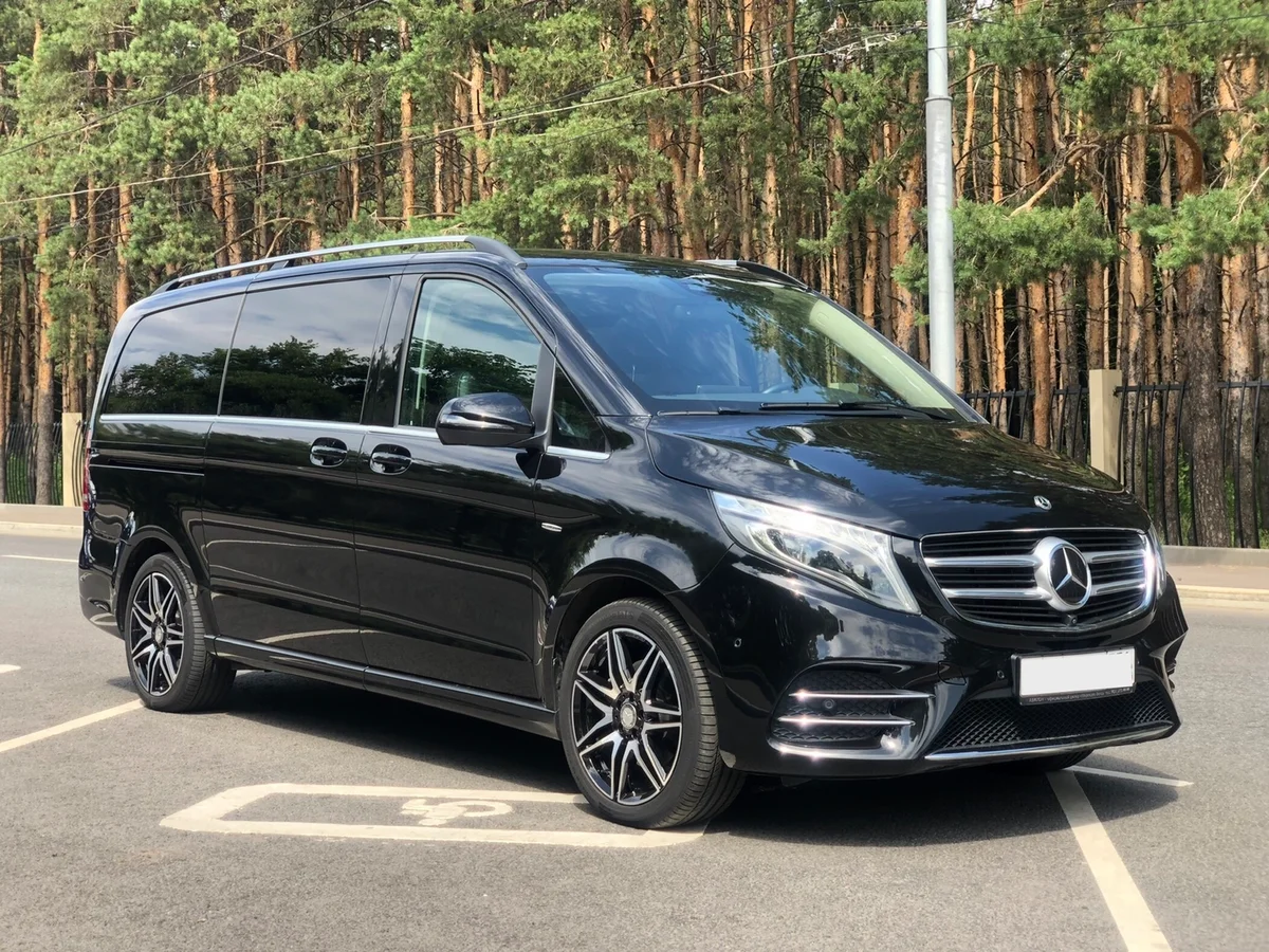 Exploring the Versatility of the Mercedes V-Class for UK Group Travels