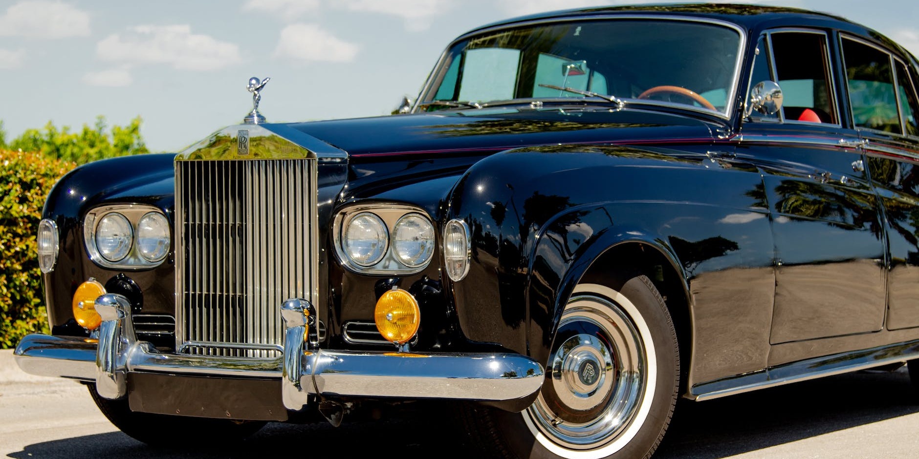 Top Tips for Hiring a Luxury Prom Car That Will Impress in the UK