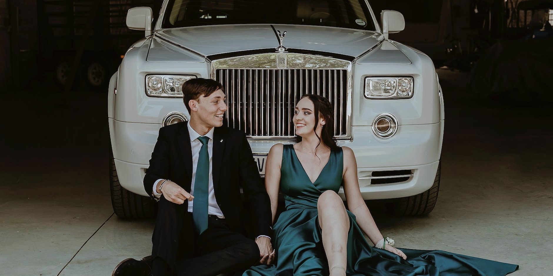How to Choose the Perfect Prom Car for a Glamorous Arrival in the UK