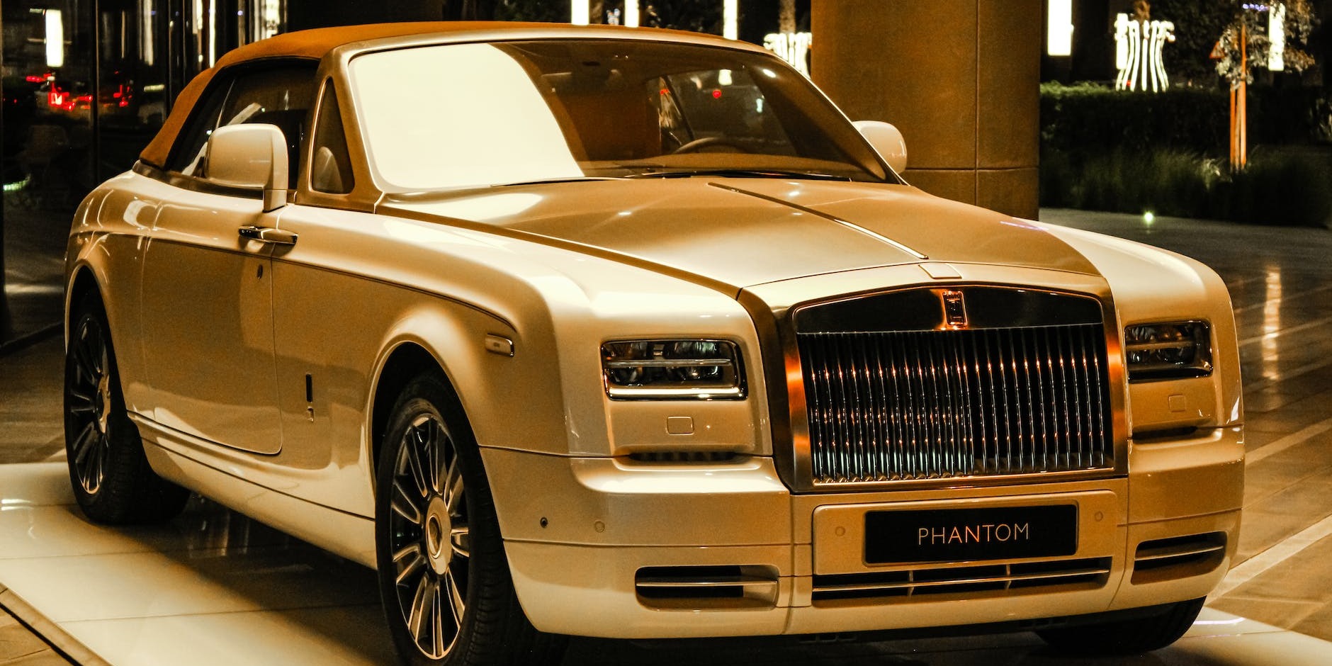 Why a Rolls Royce Is the Ultimate Luxury Statement for Prom Night in Peterborough