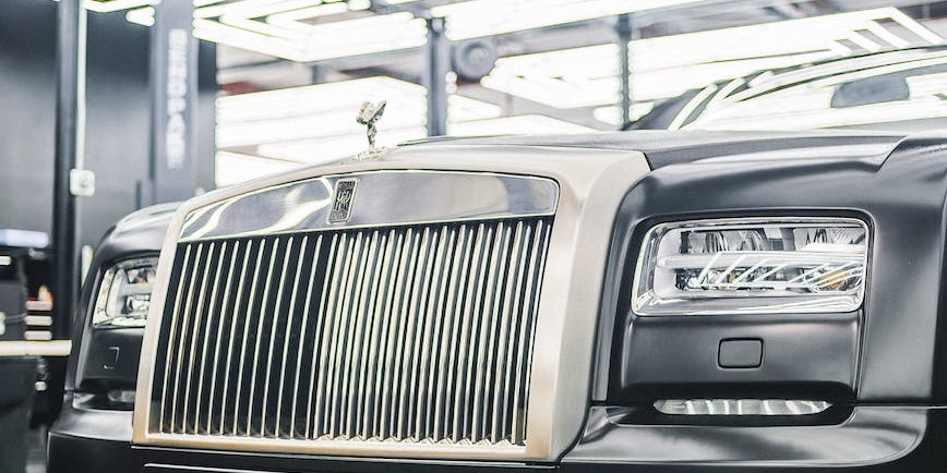 Experience Ultimate Luxury: Hiring a Limo in Cambridgeshire for Prom