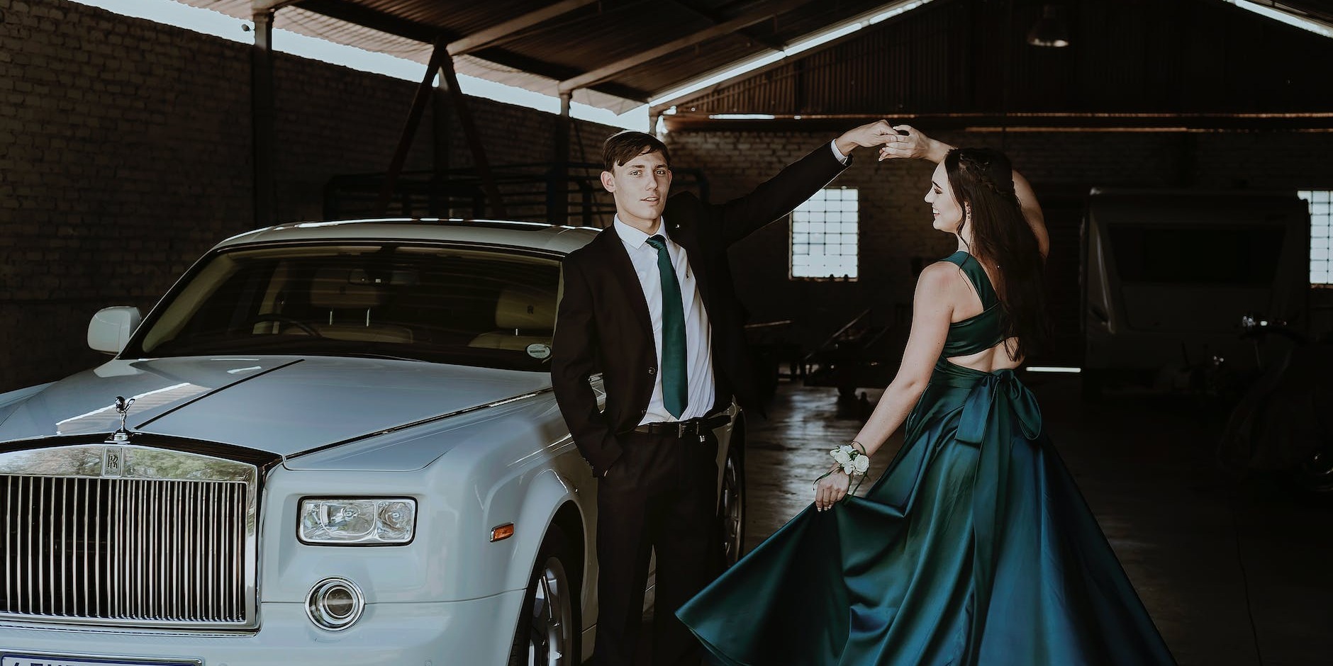How to Choose the Perfect Prom Transport for Your Big Night in Wincanton