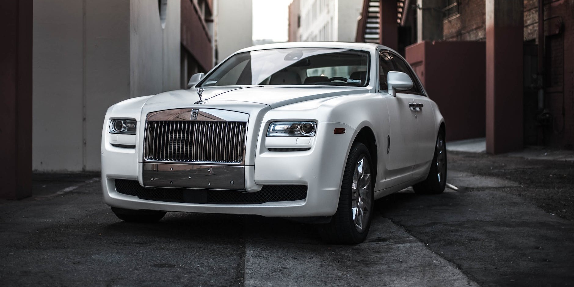 What Sets the Rolls Royce Ghost Apart for Luxury Travel in the UK?