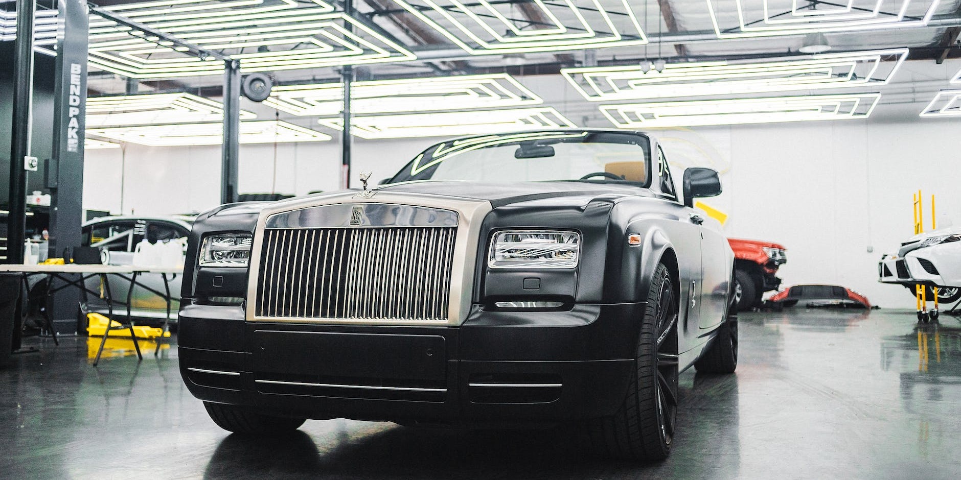The Top 5 Rolls Royce Features That Guarantee a Luxurious Ride to Your Cambridgeshire Event