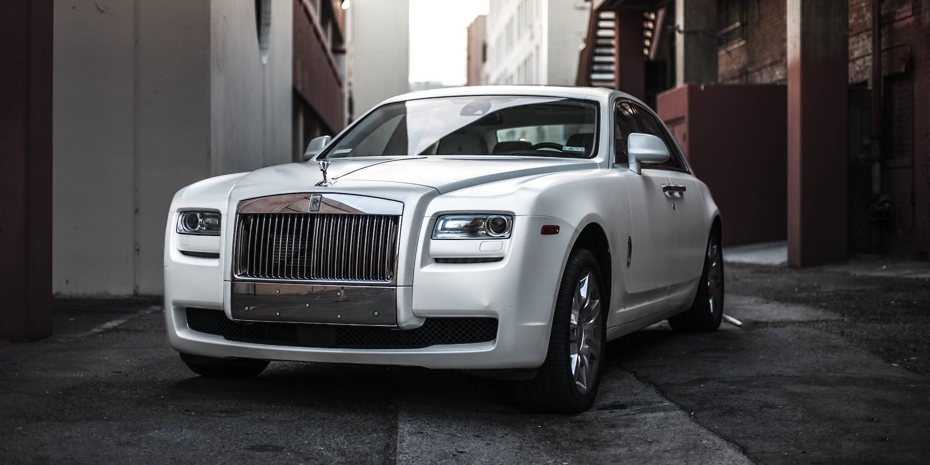 Discovering the Top Features of a Rolls Royce Ghost for Your Next Special Occasion