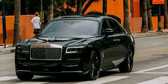 What Makes the Rolls Royce Ghost the Ultimate Symbol of Luxury in the UK?