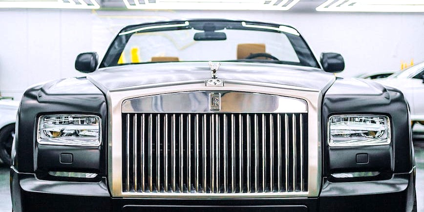 How to Make an Entrance: Tips for Hiring a Rolls Royce Phantom in Greater London