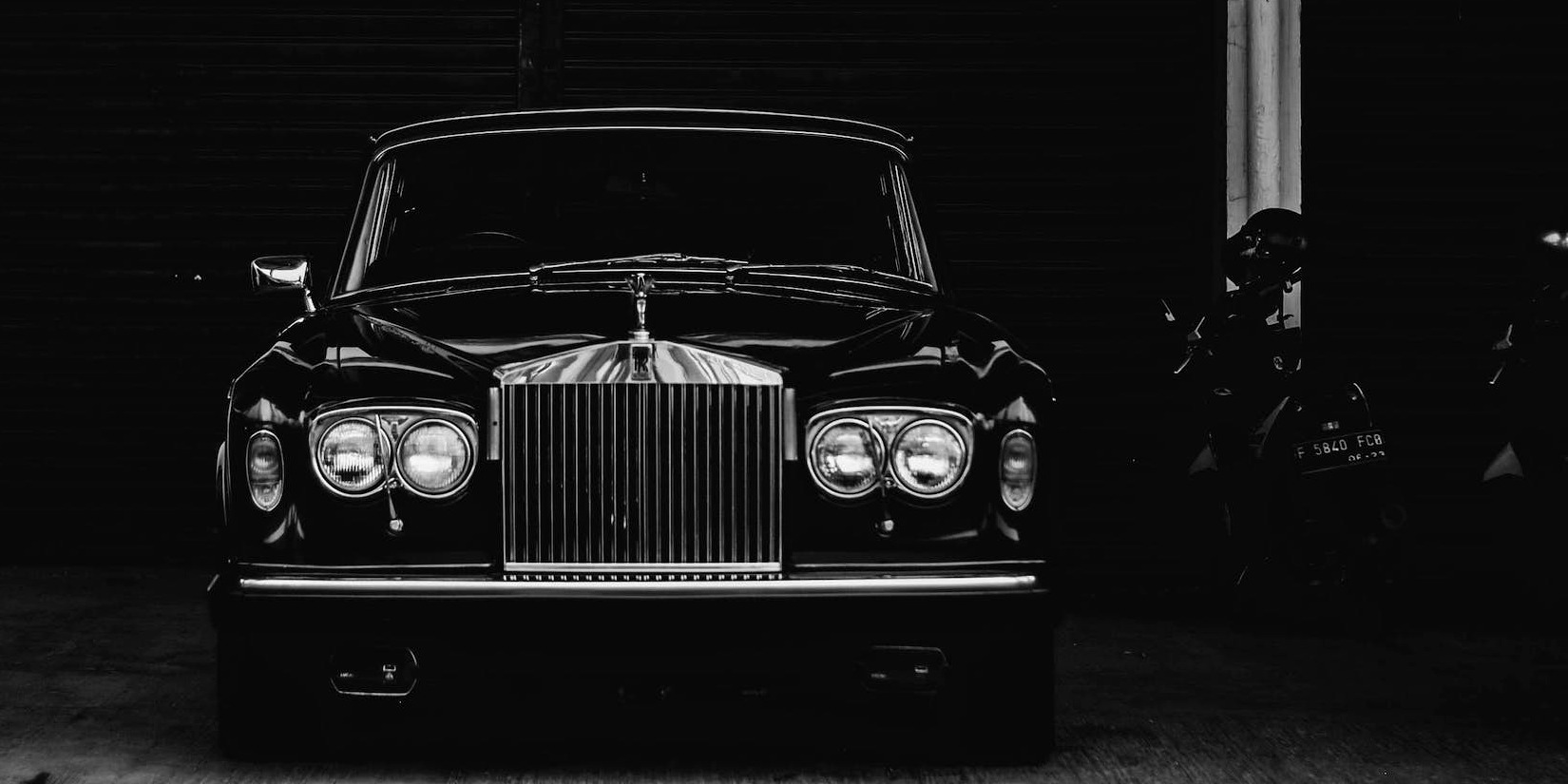 Experience Essex in Style: A Guide to Hiring a Rolls Royce Phantom