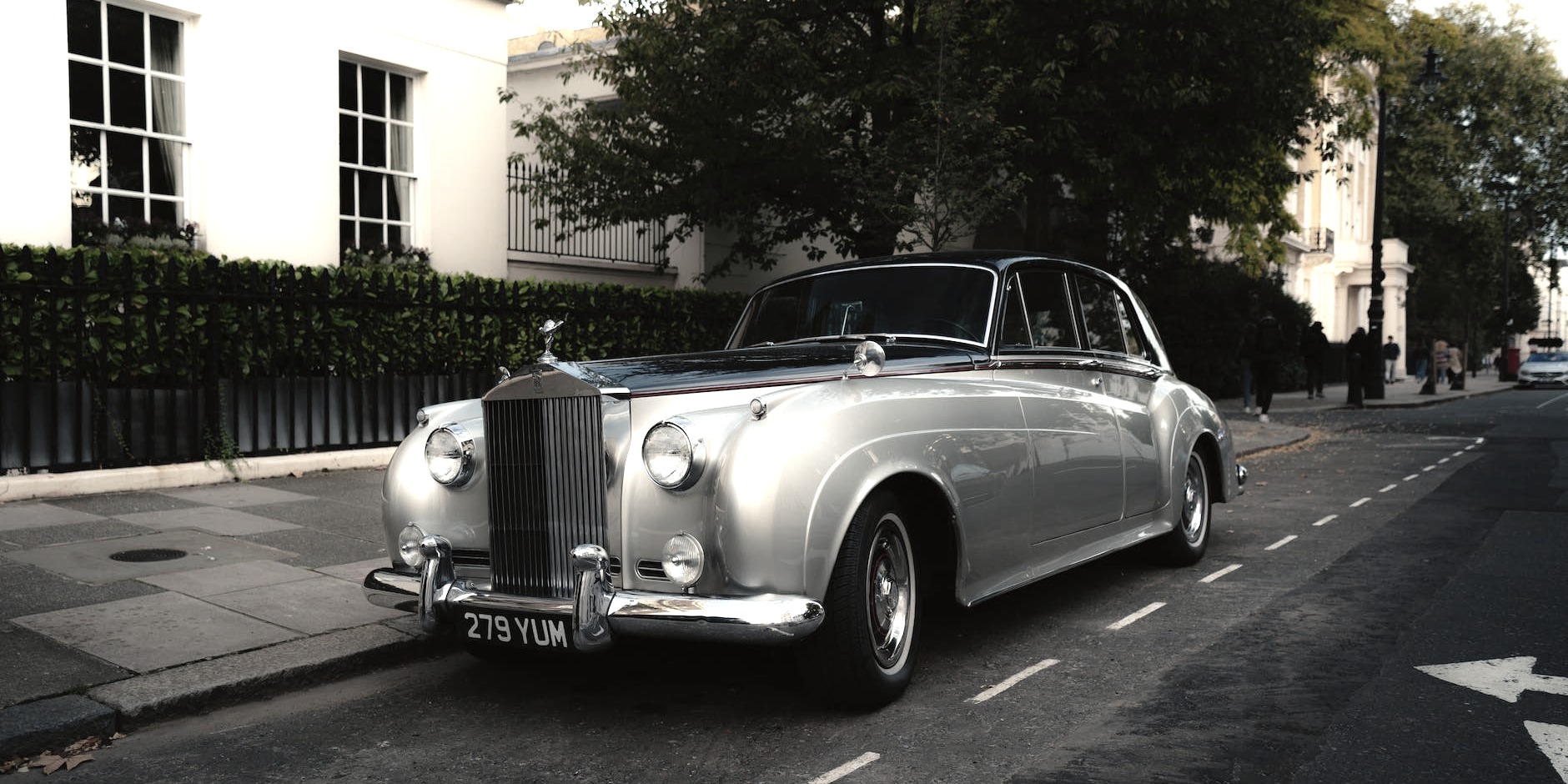 What Makes the Rolls Royce Phantom the Perfect Choice for Special Occasions