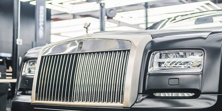 Rolls Royce Phantom: A Class Apart in Luxury Transport