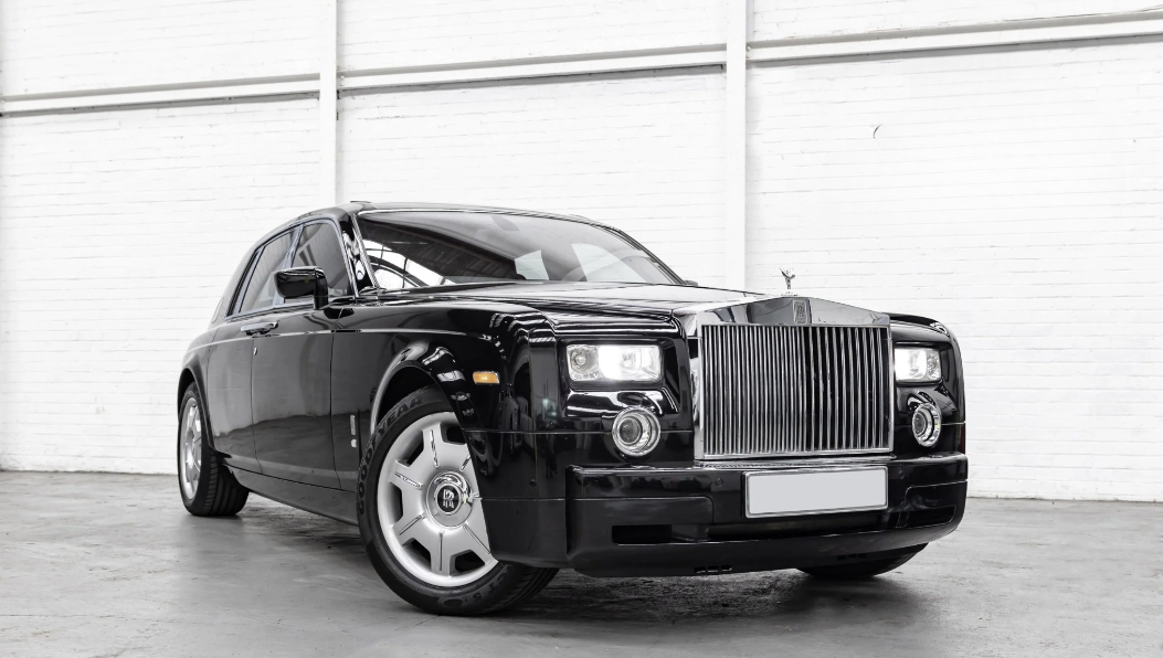 White Rolls Royce Phantom: The Epitome of Elegance for Weddings