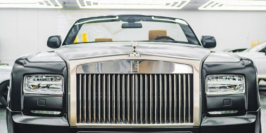 Discover the Unmatched Luxury of the Rolls Royce Phantom for Executive Travel in Greater London