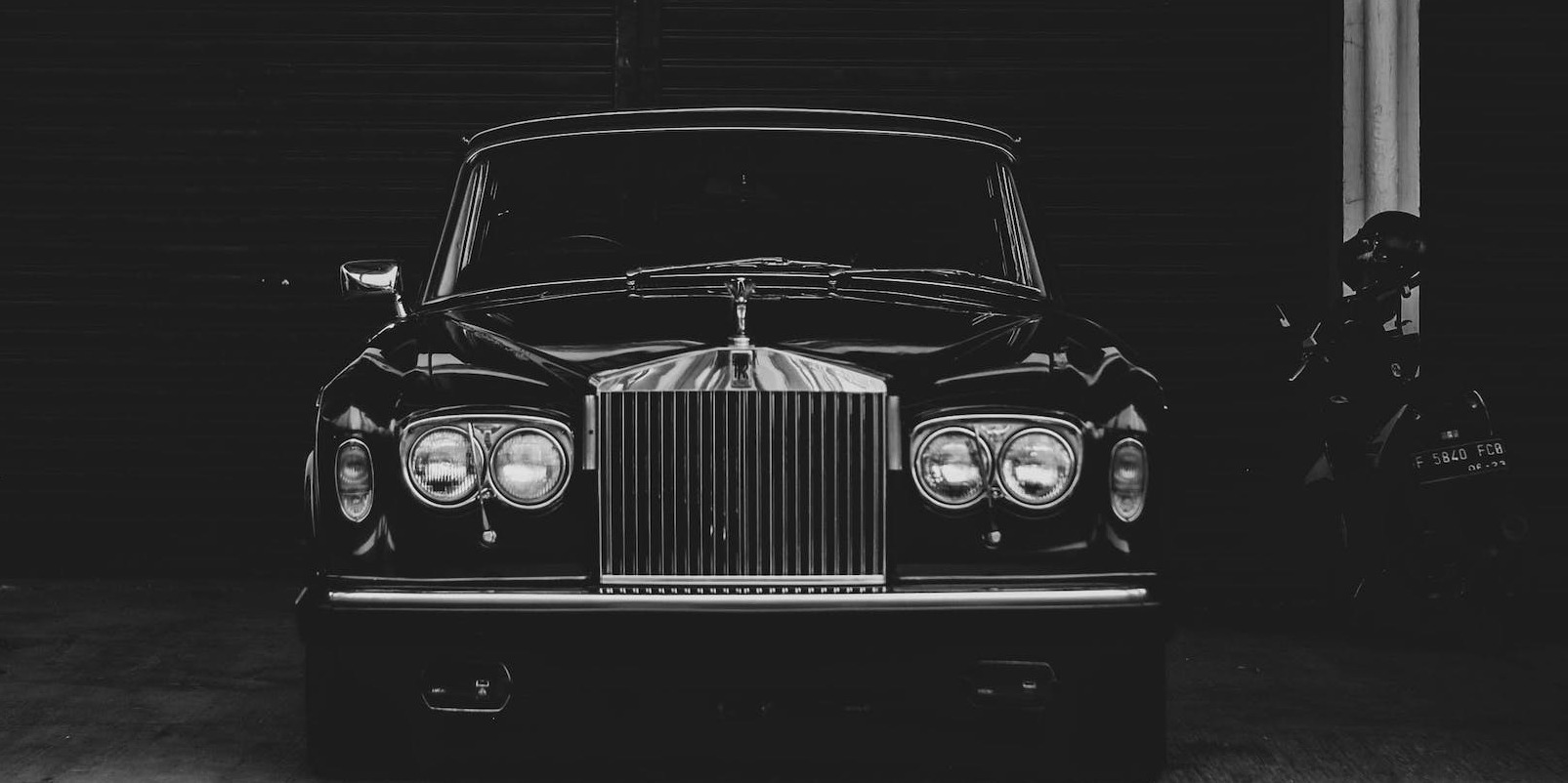 How to Experience Luxury: Renting a Rolls Royce Phantom in Greater London