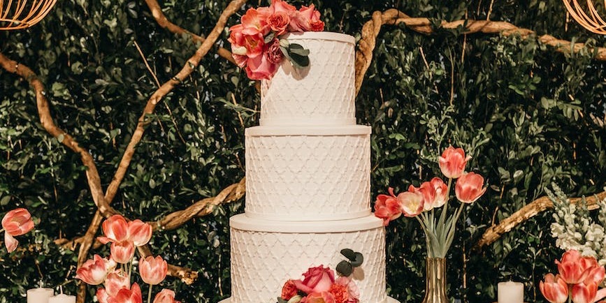 How to Choose the Perfect Wedding Cake in Manchester