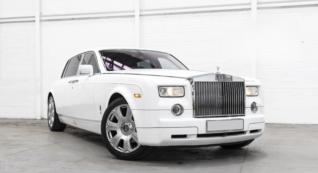 Traditional Wedding Cars: Silver Seraph vs. Ghost | Classic Rolls-Royce Elegance