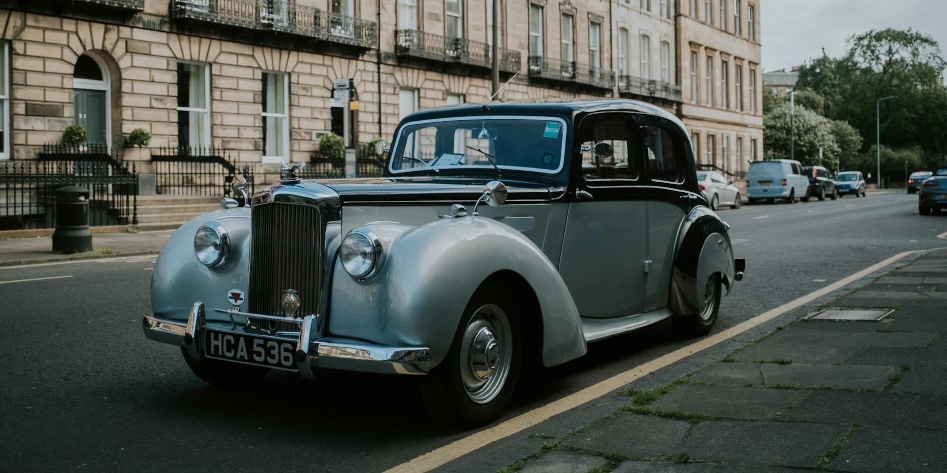 The Ultimate Guide to Vintage Wedding Car Hire in the UK