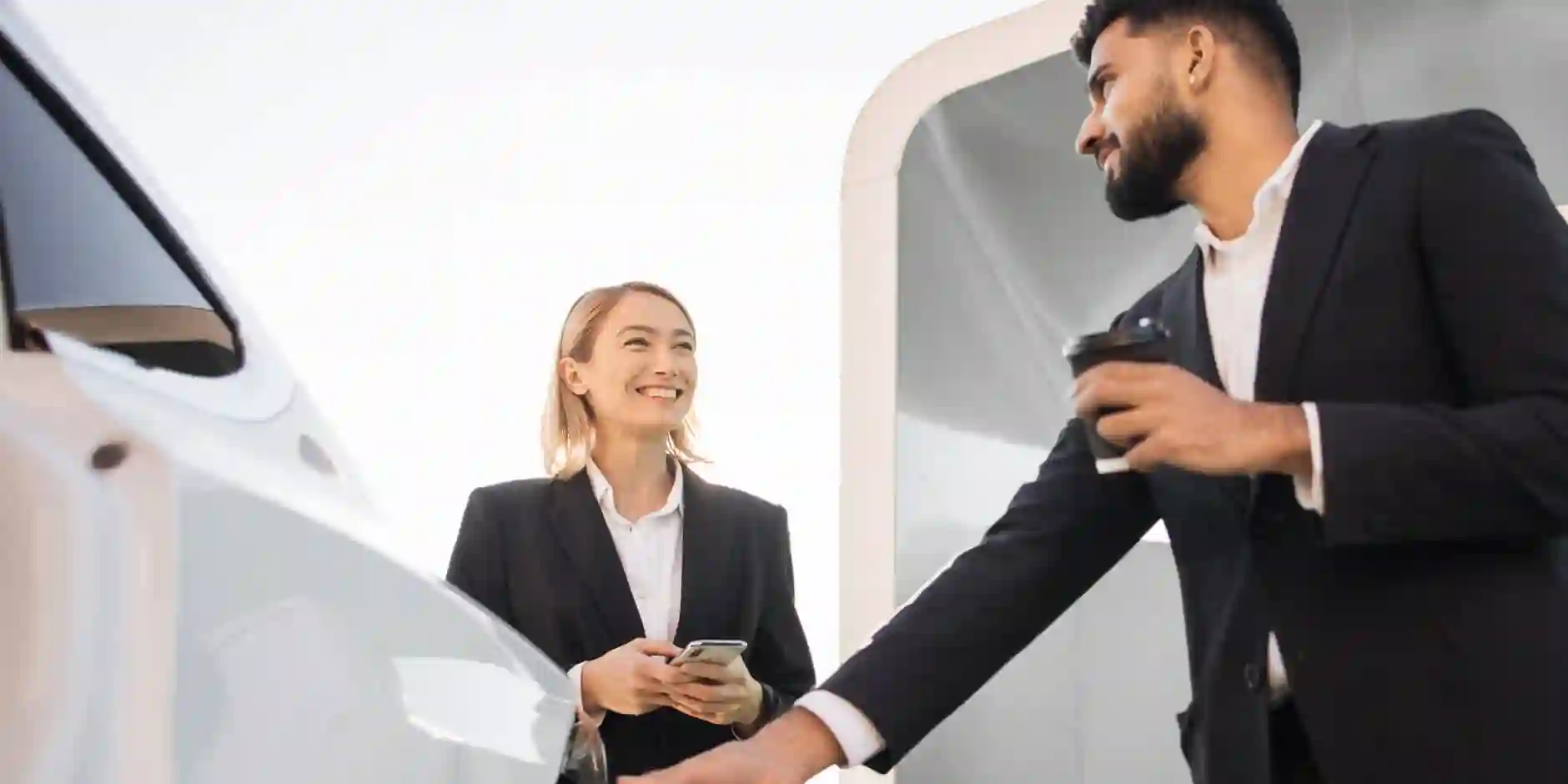 How to Ensure a Seamless Airport Transfer Experience in London with a Mercedes V-Class