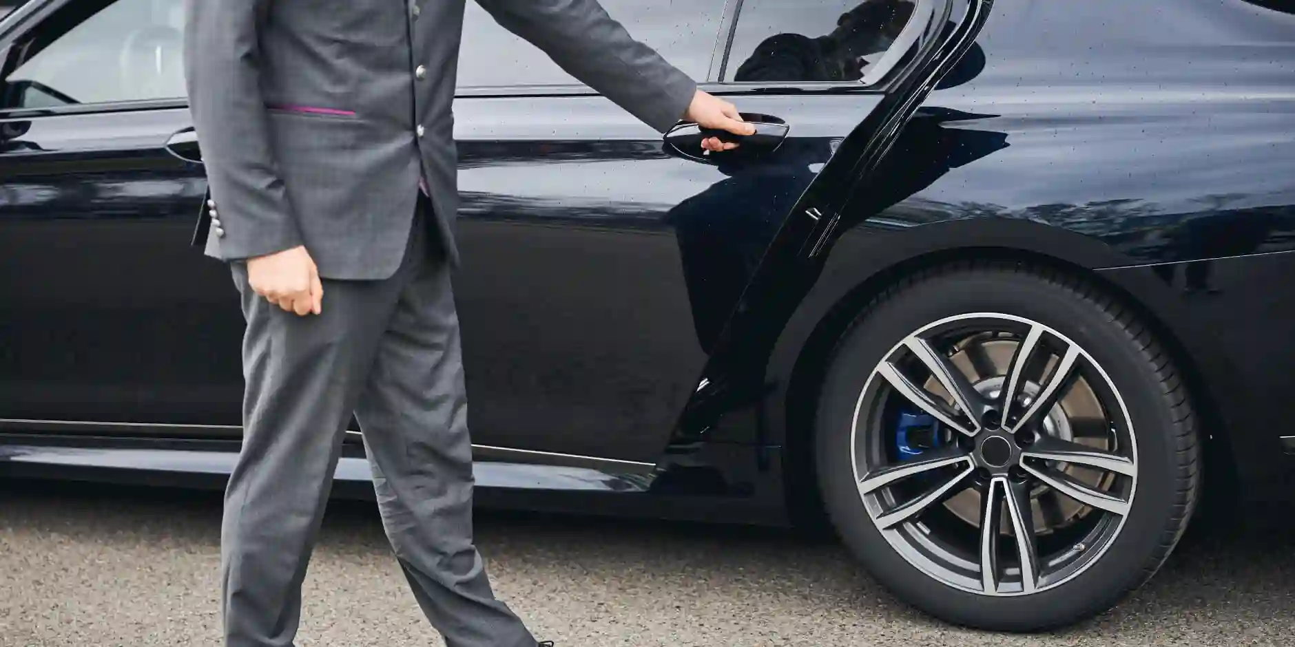 The Ultimate Guide to Stress-Free Airport Transfers from Stoke-on-Trent with V-Class Hire