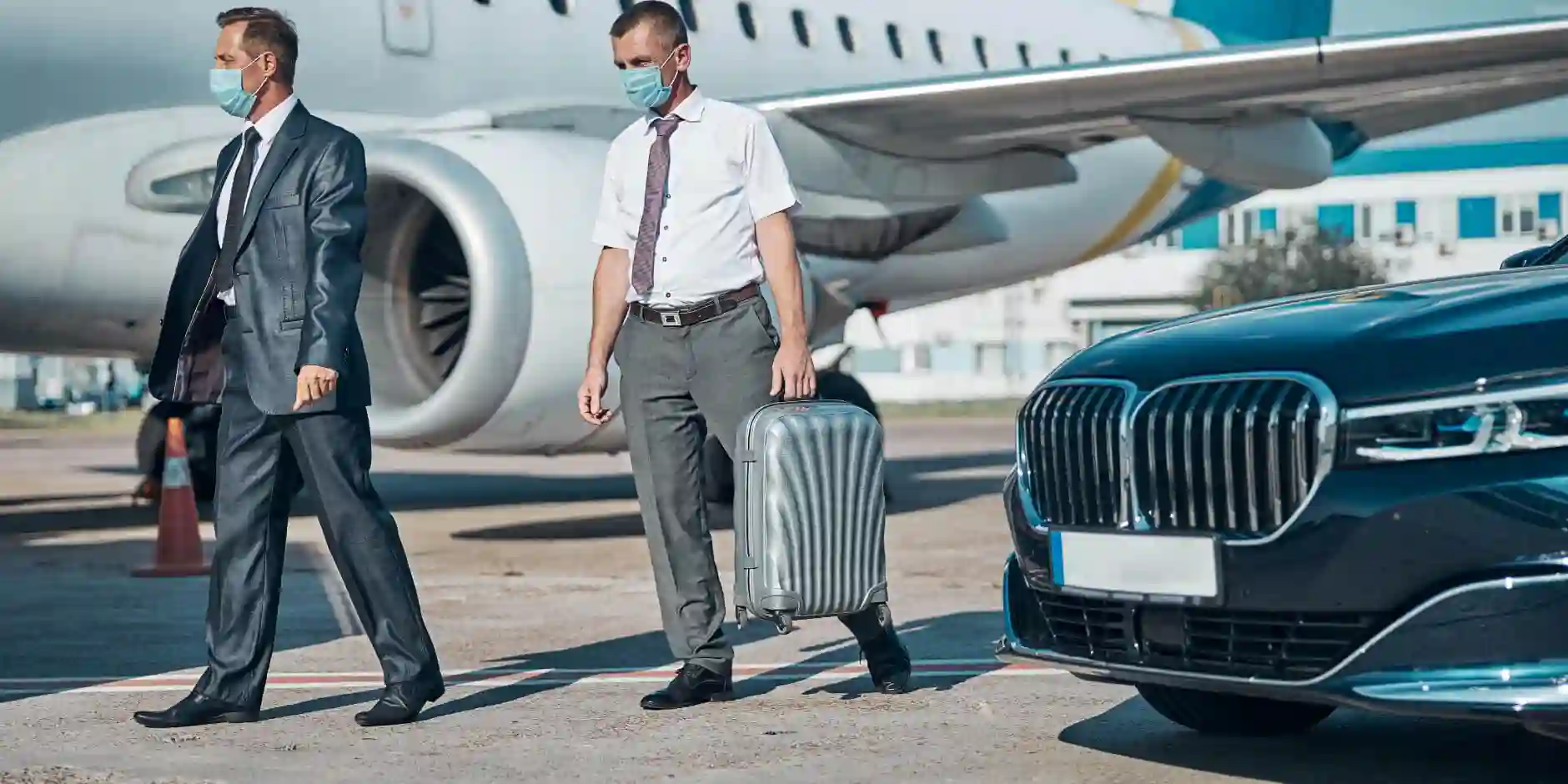 How to Ensure a Stress-Free Airport Transfer with a Mercedes V-Class in High Wycombe