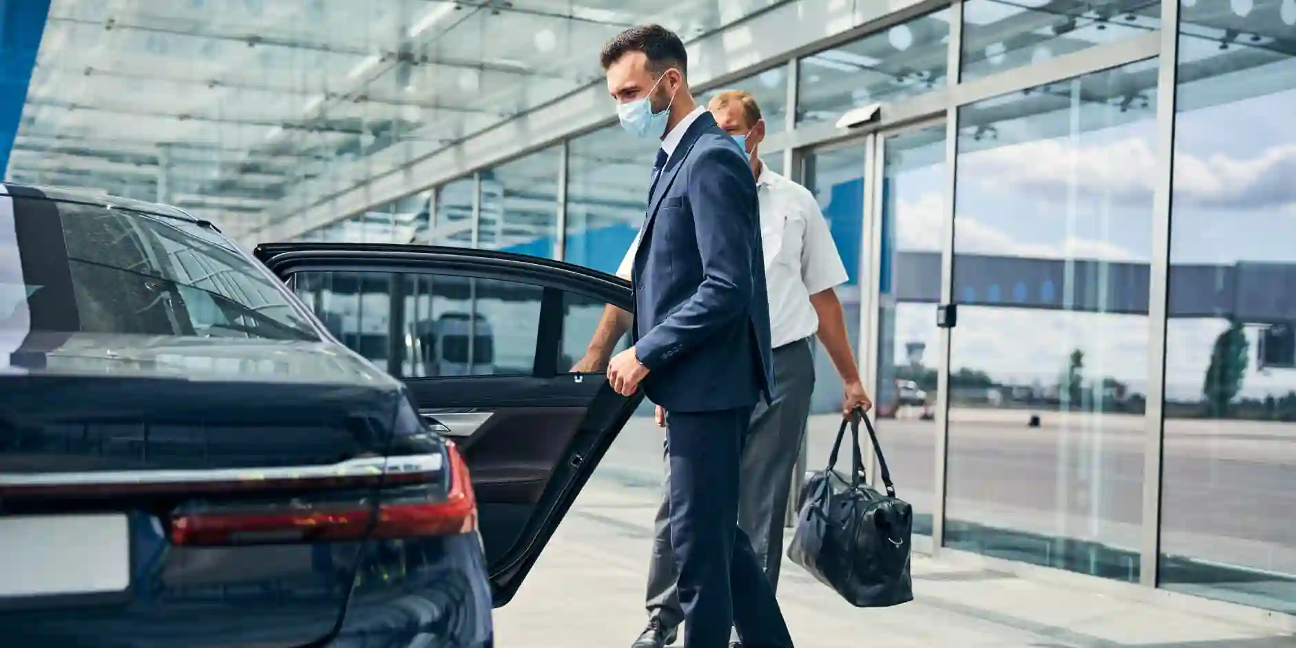 What Makes a Mercedes V-Class the Ideal Choice for Airport Transfers?