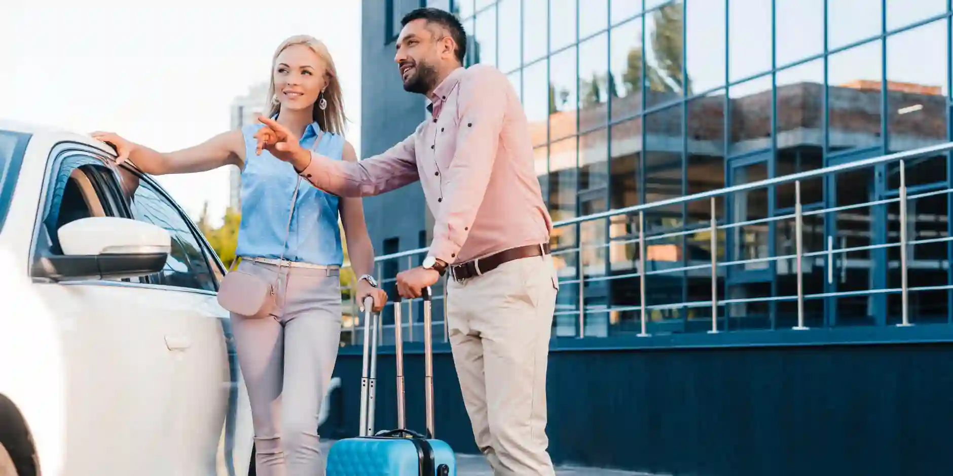 Top Reasons to Opt for Mercedes V-Class Hire for Stress-Free Airport Transfers