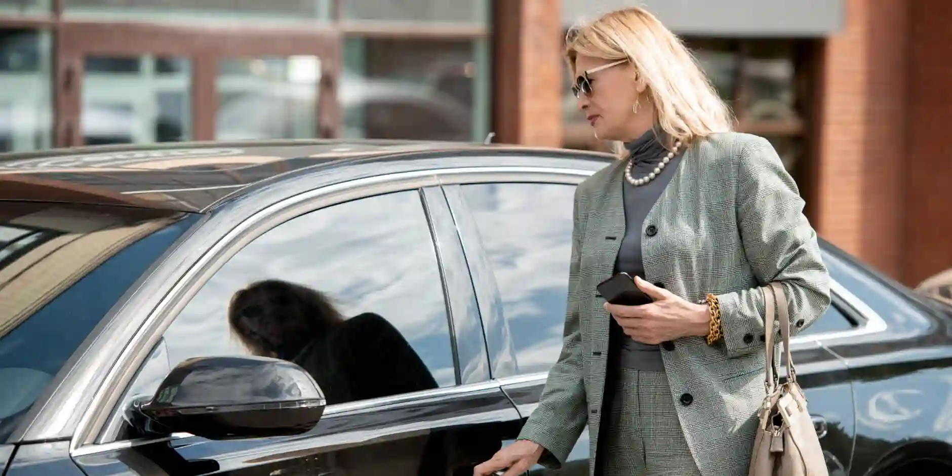 How to Ensure a Smooth and Luxurious Airport Transfer Experience in Glasgow