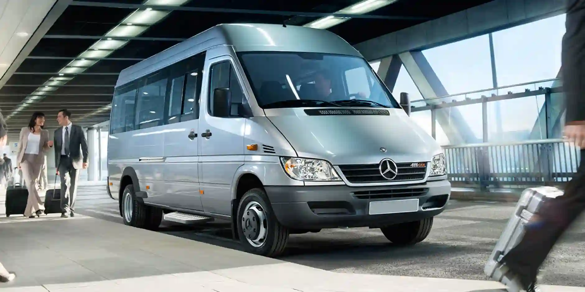 Stress-Free Airport Transfers: The Benefits of Hiring a Private Coach