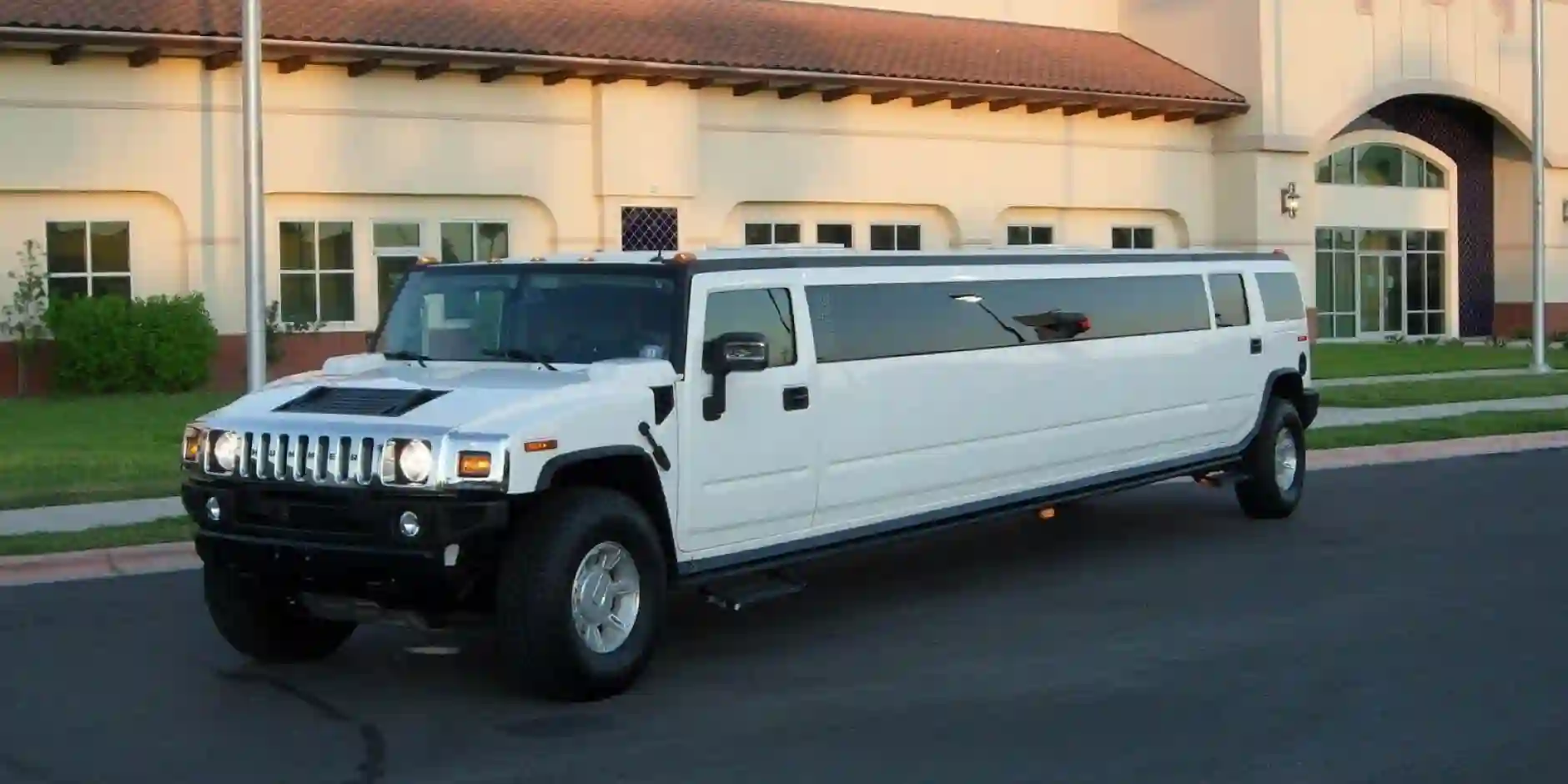 Effortless Airport Transfers: A Guide to Coach Hire Options in St Albans