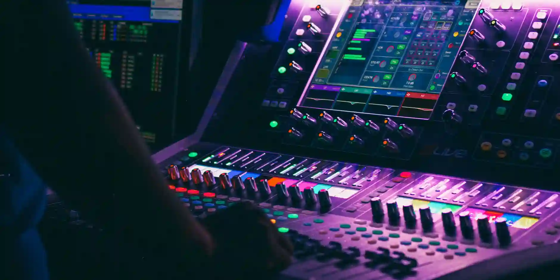 How to Choose the Best Audiovisual Equipment for Your Event in Lisburn