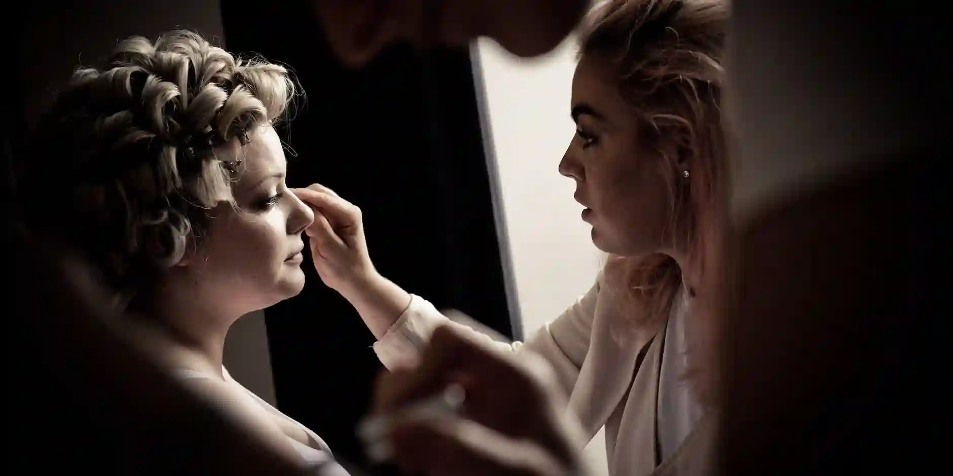 Glamdeva vs BLOW: A Comprehensive Comparison of Beauty on Demand Services