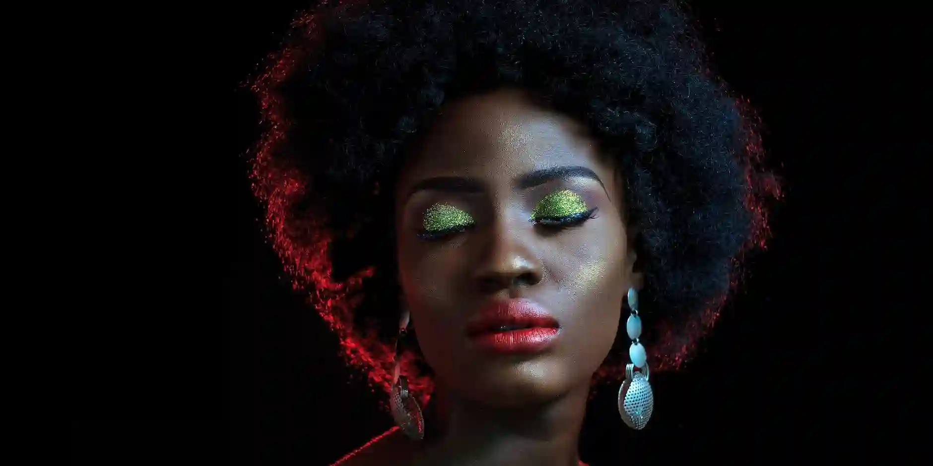 How to Collaborate Effectively with a Makeup Artist for Your Special Event