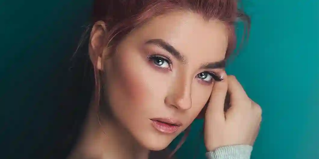 The Essential Guide to Sustainable Makeup Trends for 2024