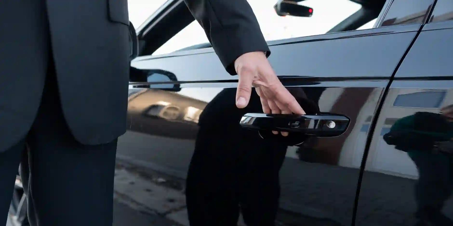How to Choose the Perfect Chauffeur Car for Your Event in Kensington
