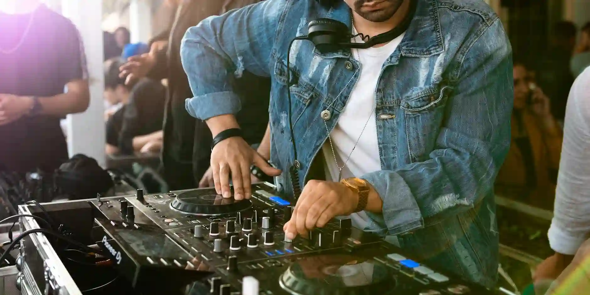 How to Choose the Perfect DJ for Your Newport Event