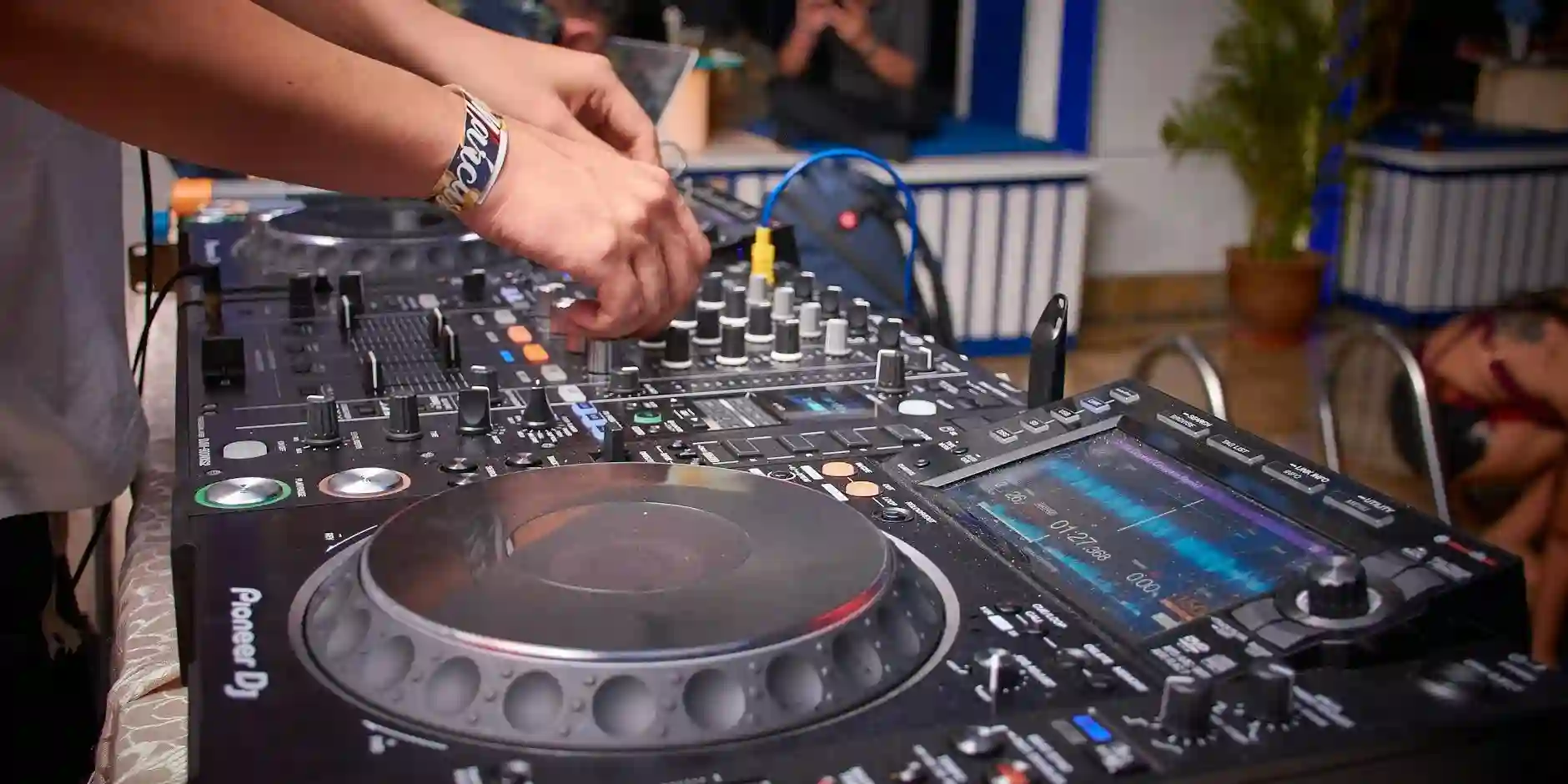 Top Tips for Creating the Ultimate DJ Playlist