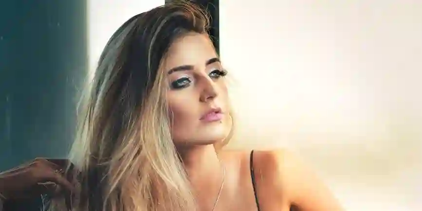 How to Find the Best Mobile Hair and Makeup Artists in Falmouth for Your Wedding Day