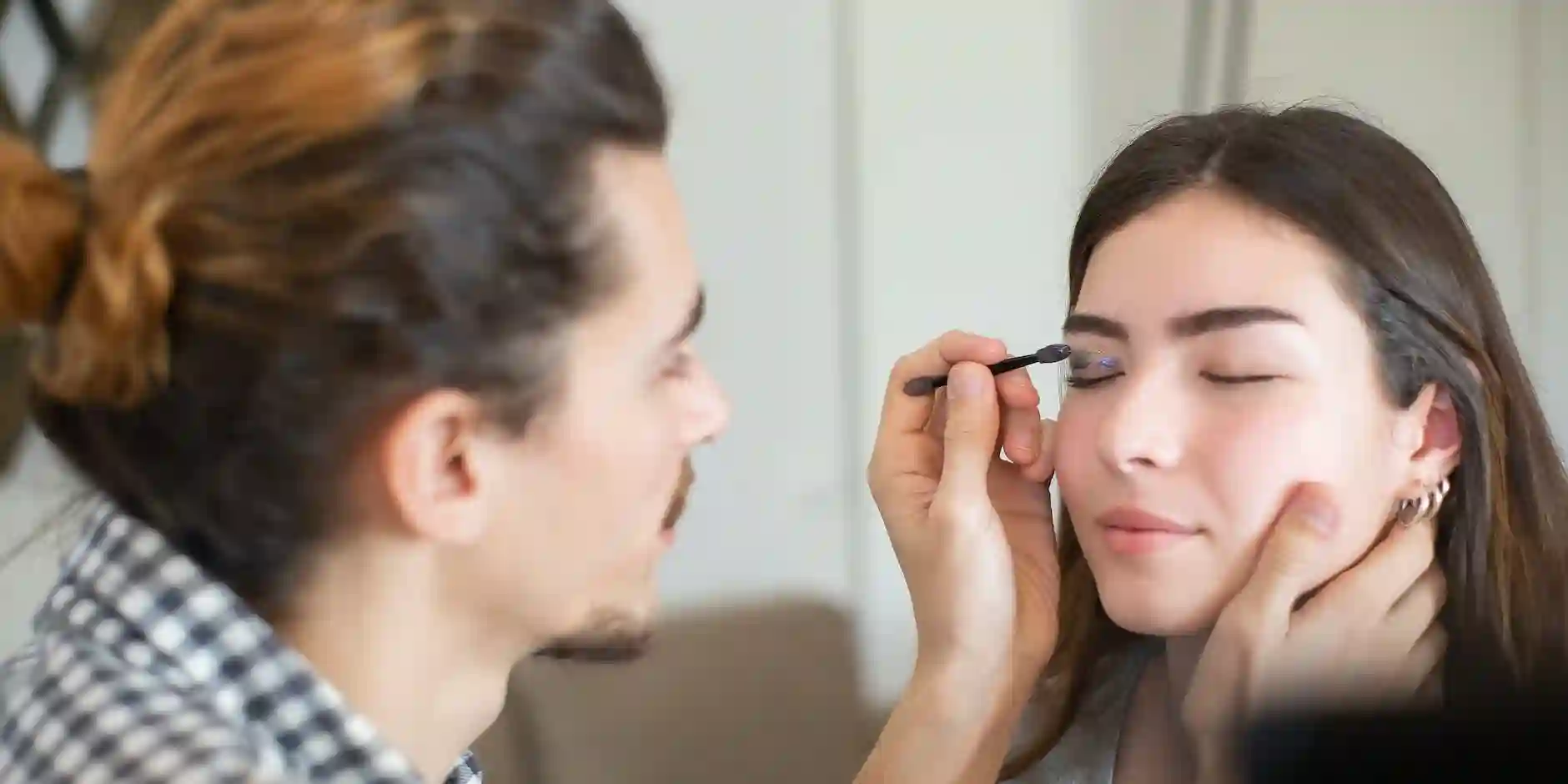 How to Choose the Perfect Mobile Makeup Artist for Your Event in Bournemouth