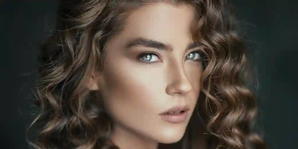 Top Tips for Long-lasting Makeup: Expert Advice from Mobile Artists