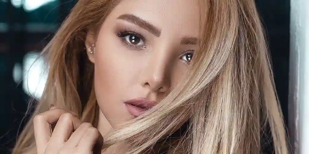 Hailey Bieber Revives '90s Inspired Eyeliner