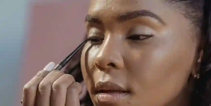 How to Nail the Natural Makeup Trend for Your Next Event in Salford