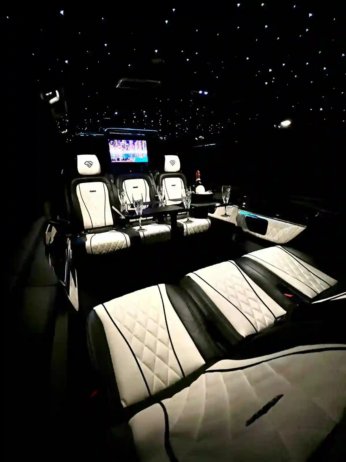 Unfolding the Magic of Last Minute Mercedes V-Class Hire for Your Unexpected Edinburgh Getaway